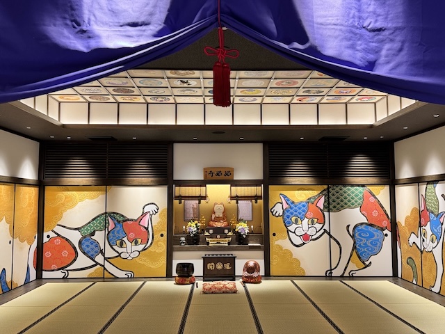 猫猫寺 湯布別院　大きな猫の間