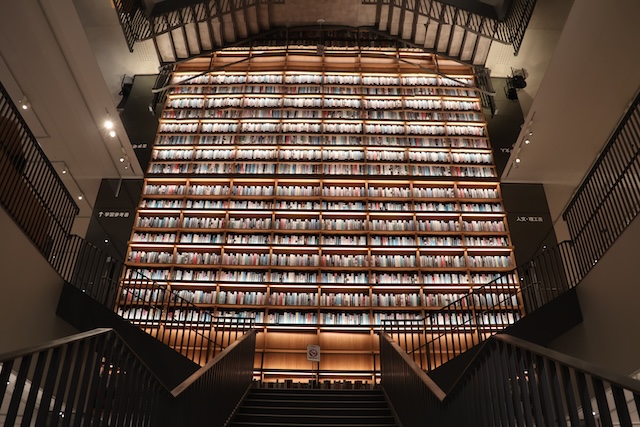 TSUTAYA BOOKSTORE則武新町 名古屋　スタバ　ノリタケ　ディスカバリーシリーズ
