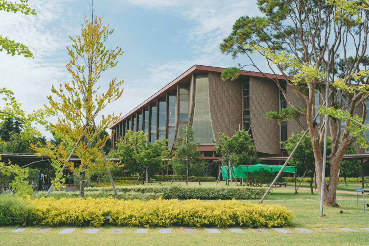 石川県立図書館の外観