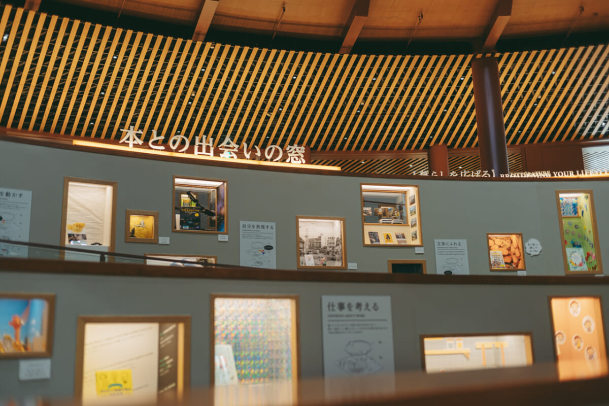 石川県立図書館「本と出会の場」