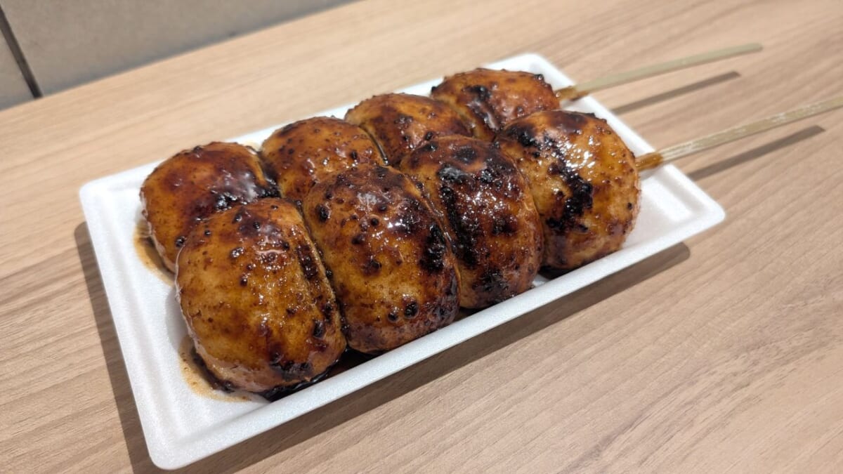 群馬県前橋市・「道の駅まえばし赤城」わぬき屋「焼きまんじゅう（1串4個付）」（画像提供：株式会社ロードステーション前橋上武)