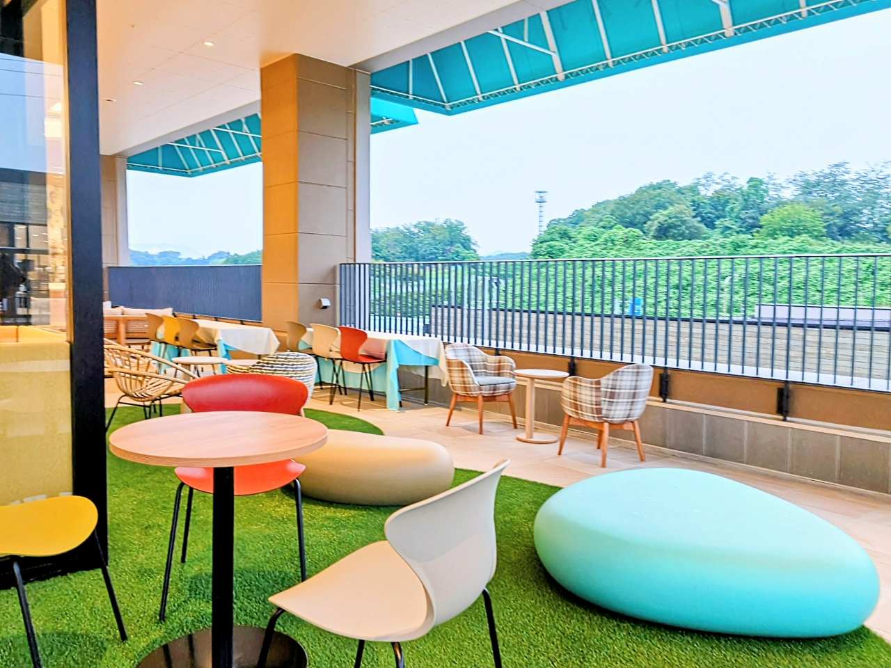 東京都八王子市・「アトリエうかい Cafe & Factory HACHIOJI」テラス席