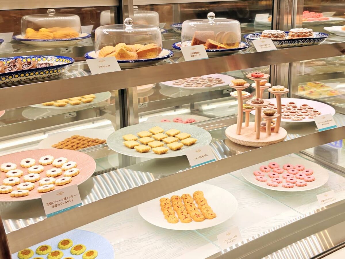 東京都八王子市・「アトリエうかい Cafe & Factory HACHIOJI」カフェのショーケース