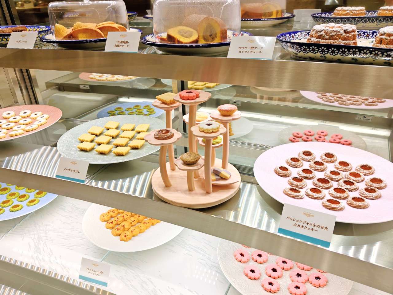 東京都八王子市・「アトリエうかい Cafe & Factory HACHIOJI」カフェのショーケース