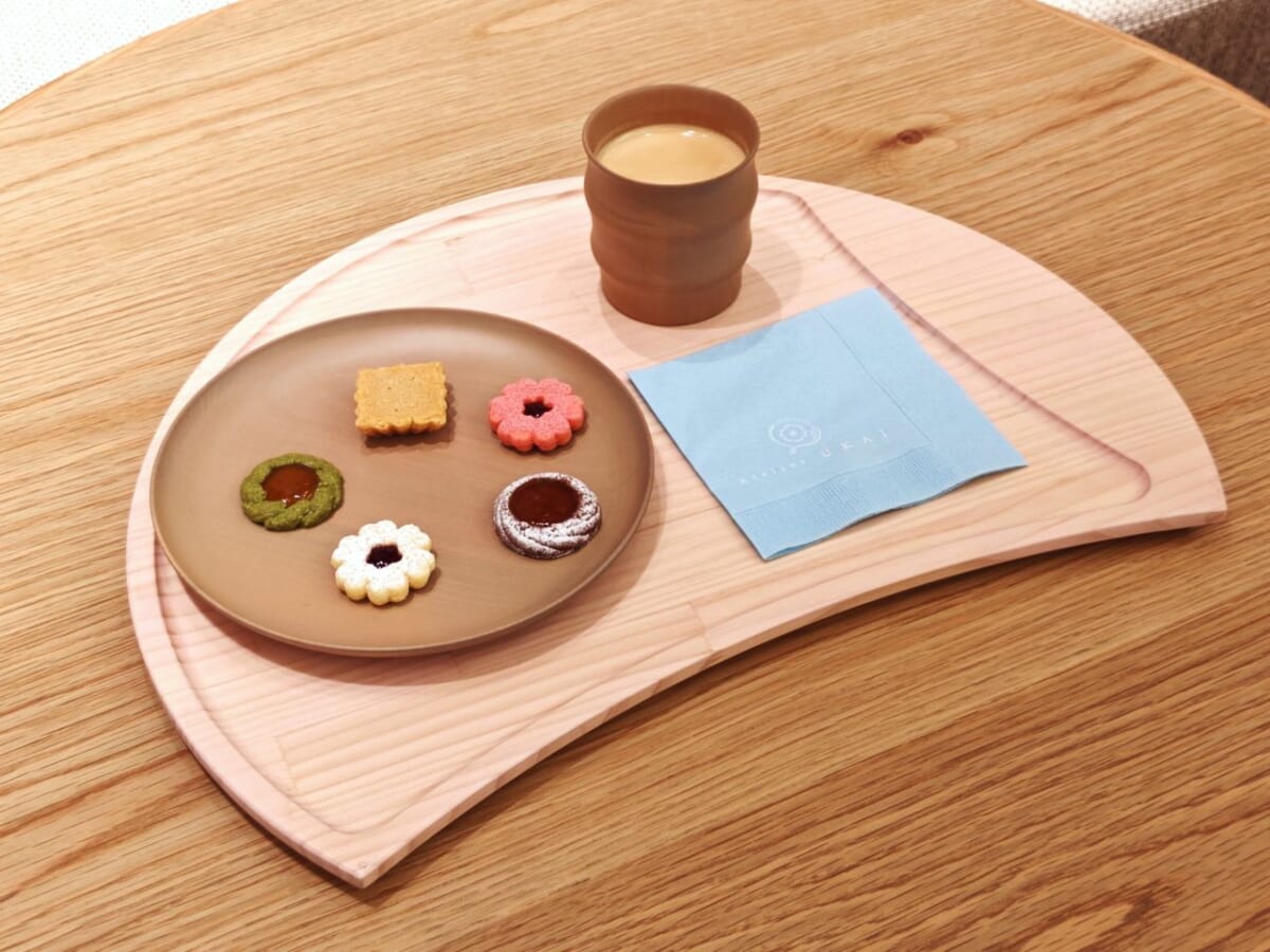 東京都八王子市・「アトリエうかい Cafe & Factory HACHIOJI」カフェにてプティフールとドリンク