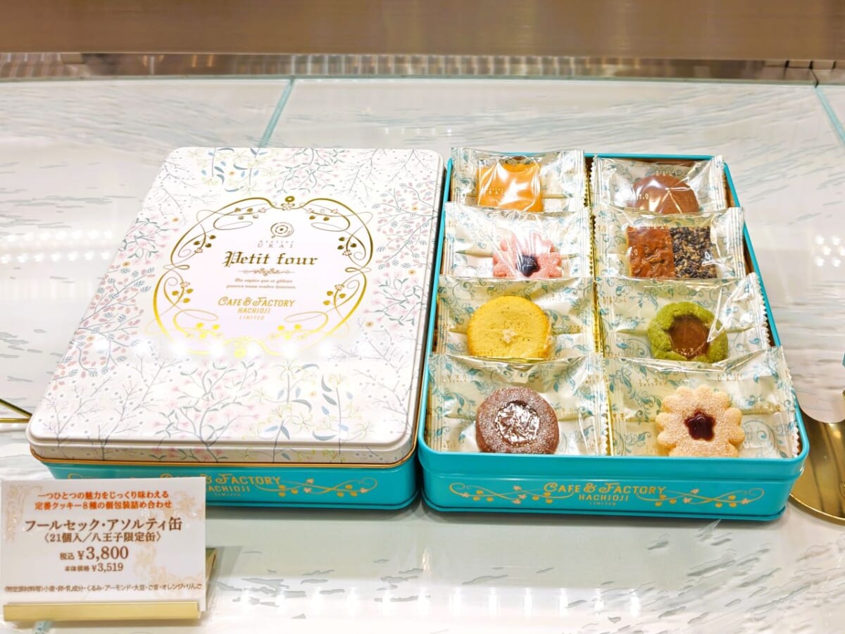 東京都八王子市・「アトリエうかい Cafe & Factory HACHIOJI」、ショップ「セック・アソルティ缶（21個入／八王子限定）」
