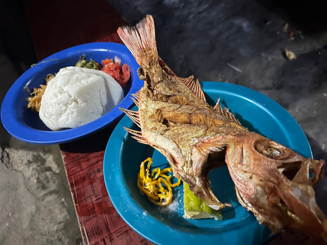 ヌングイのローカル食堂で食べた魚のフライ
