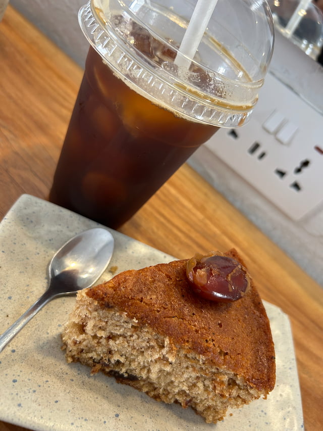 Karafuu Coffee Houseのデーツケーキ