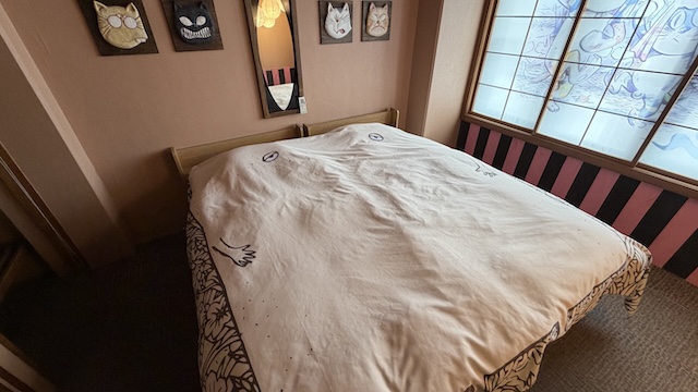 大江戸温泉物語かいけ ゲゲゲの鬼太郎ルーム ねこ娘部屋でわいわいお泊り編 ぬりかべベッド
