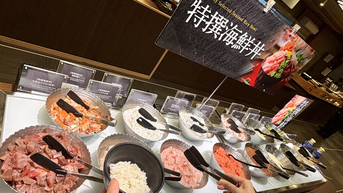 大江戸温泉物語かいけ 朝食 特撰海鮮丼