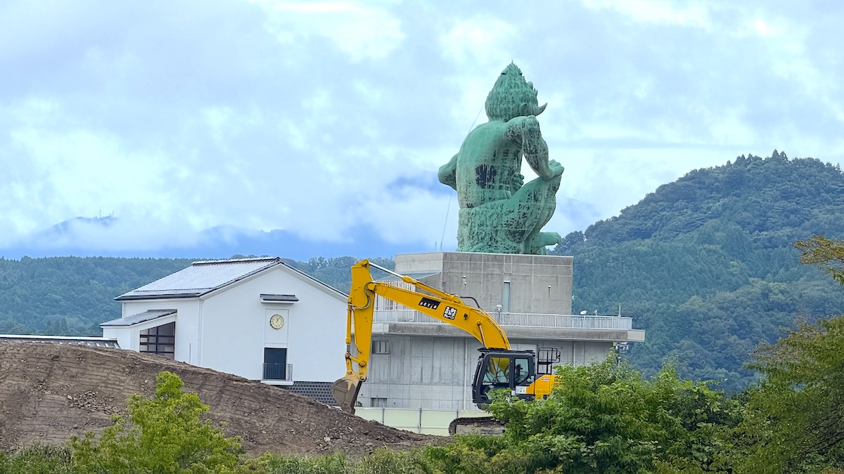 鳥取県 おにっ子ランド 鬼の銅像 工事中