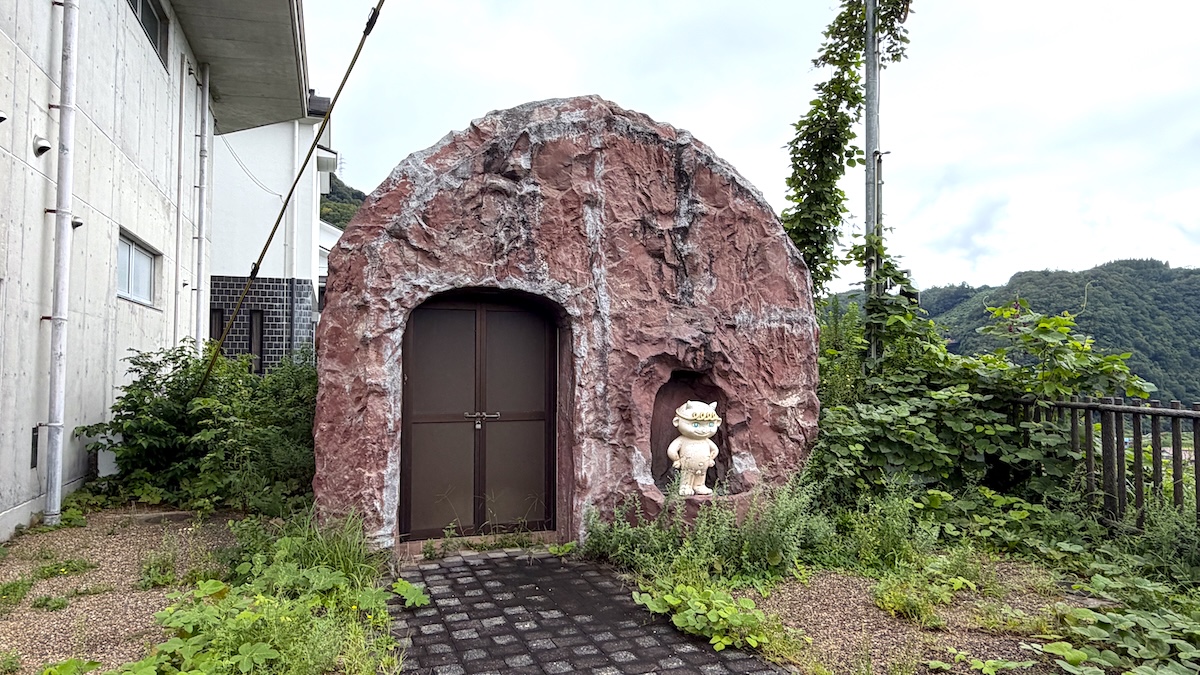 鳥取県　おにっ子ランド　鬼の洞窟倉庫