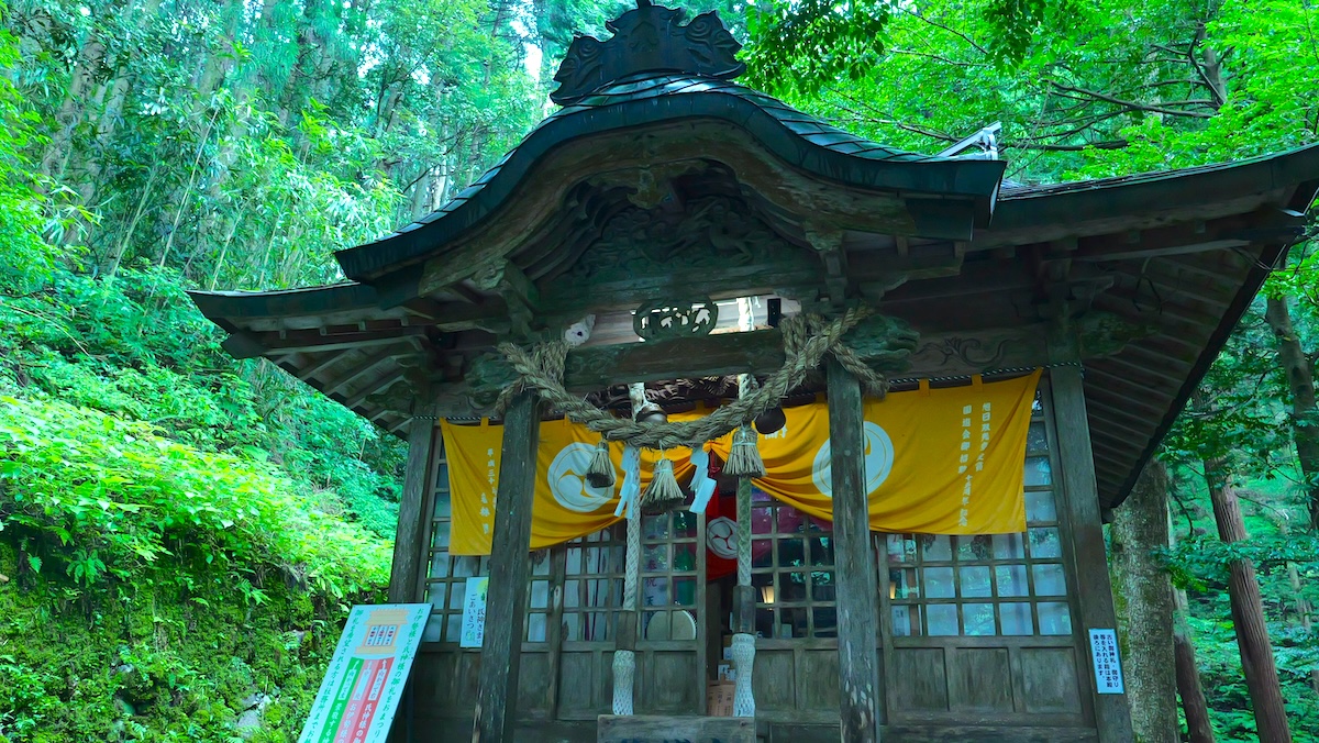 鳥取県日野町 金持神社 宝くじ当選祈願 金運 開運 社殿
