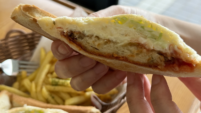 もさ海老ホットサンド 断面