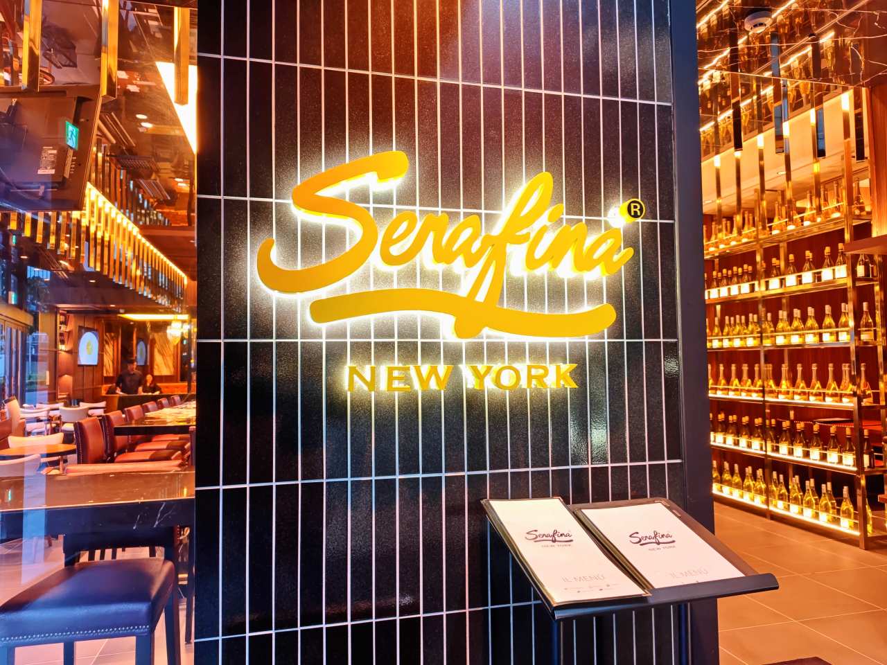 東京都港区・「Serafina NEW YORK 赤坂店」看板