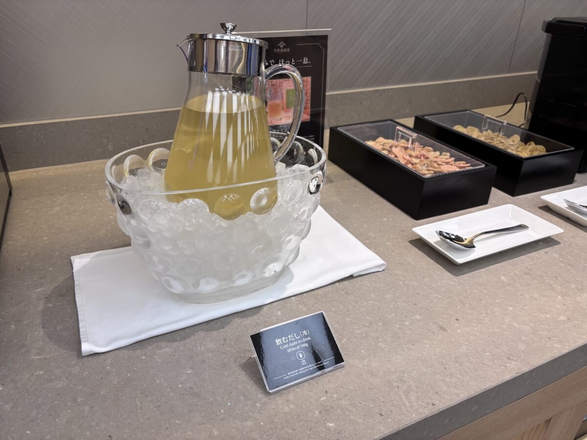 羽田空港JAL国内線サクララウンジの飲むおだし