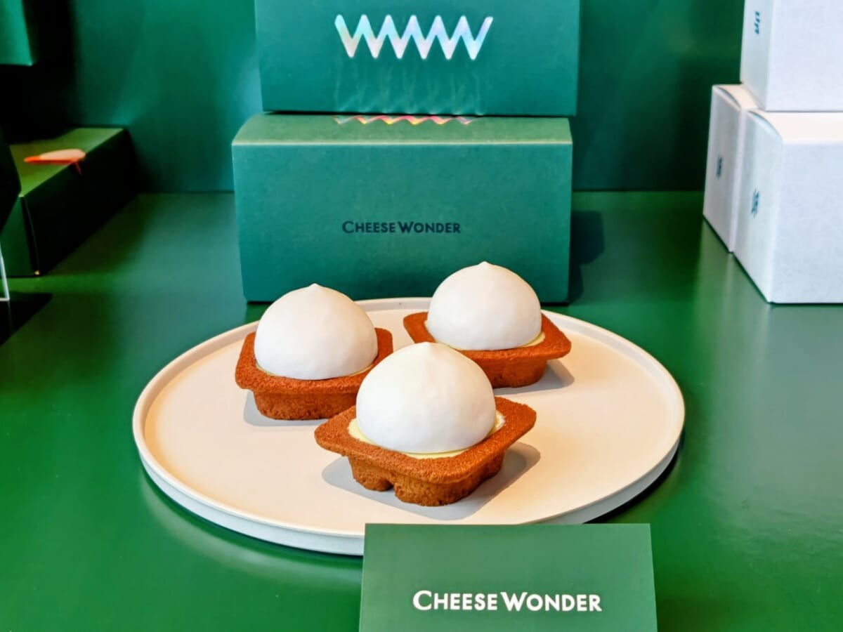 東京都千代田区・「WONDER JR東京駅店」チーズワンダー(新商品/新店舗お披露目発表会の様子)