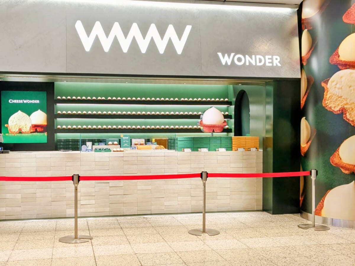 東京都千代田区・「WONDER JR東京駅店」外観