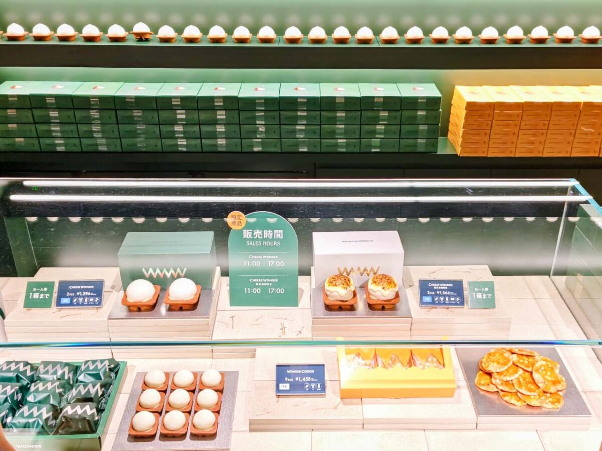 東京都千代田区・「WONDER JR東京駅店」ショーケース