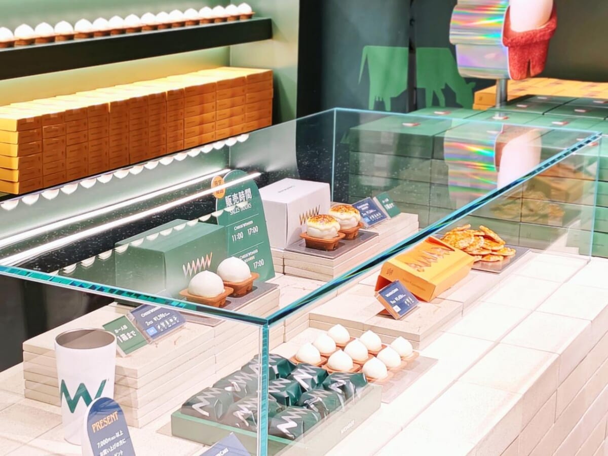 東京都千代田区・「WONDER JR東京駅店」ショーケース2