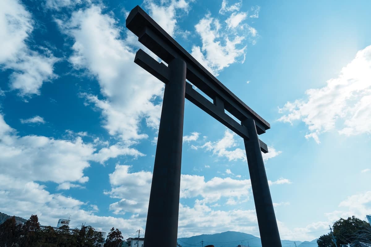 大神神社(奈良県)青空